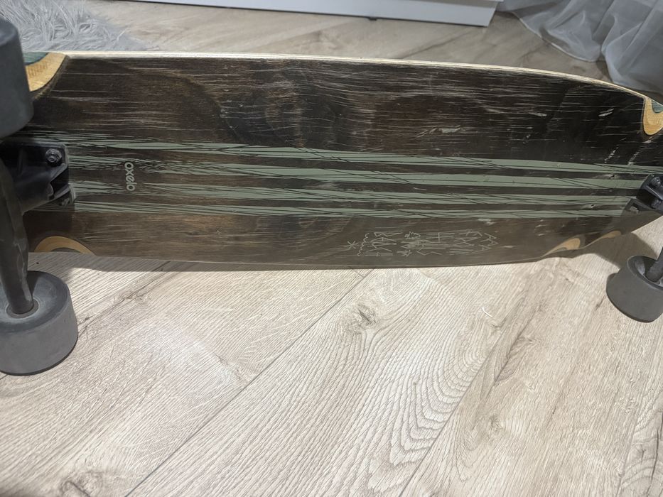 long board folosit dar intretinut,nu prezinta fisuri sau alte probleme