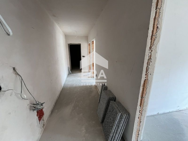 Тристаен ексклузивен апарамент за продажба, в новострояща се сграда с