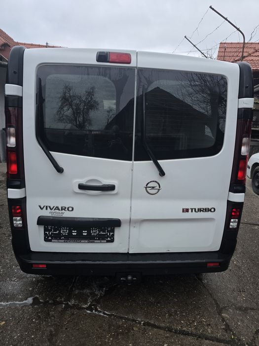 Opel vivaro anul  2017 1.6