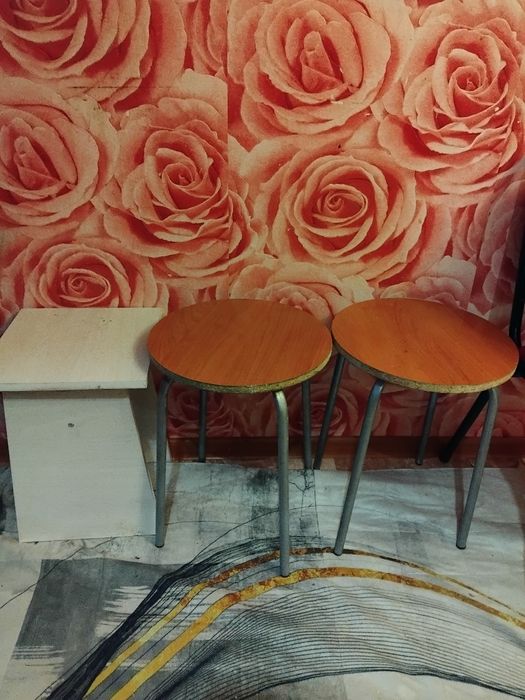 Продам 3 стула куханные