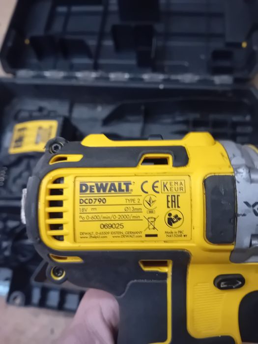 Filetanta dewalt  și incarcator