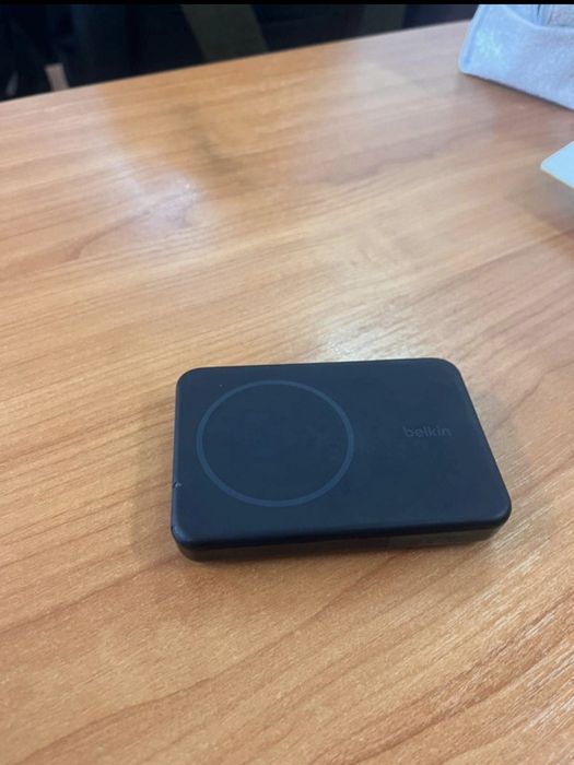 Belkin magnetică (MagSafe/Qi)