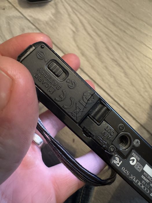 Nikon coolpix S70 touchscreen cu data si ora