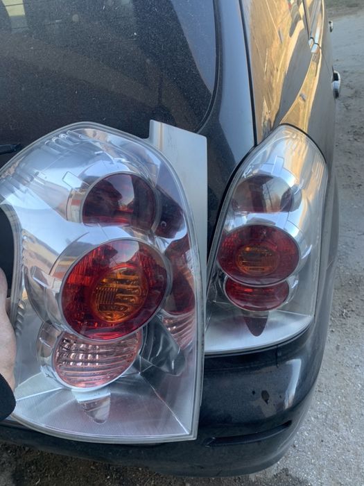 Корола Версо Corolla Verso Стопове стоп фарове фар мигач ляв десен