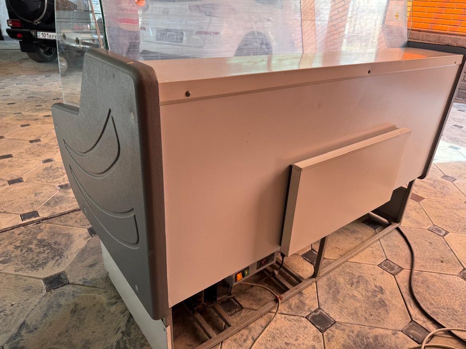 Холодильник витринный