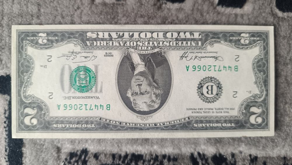 Двухдоллоровые купюры