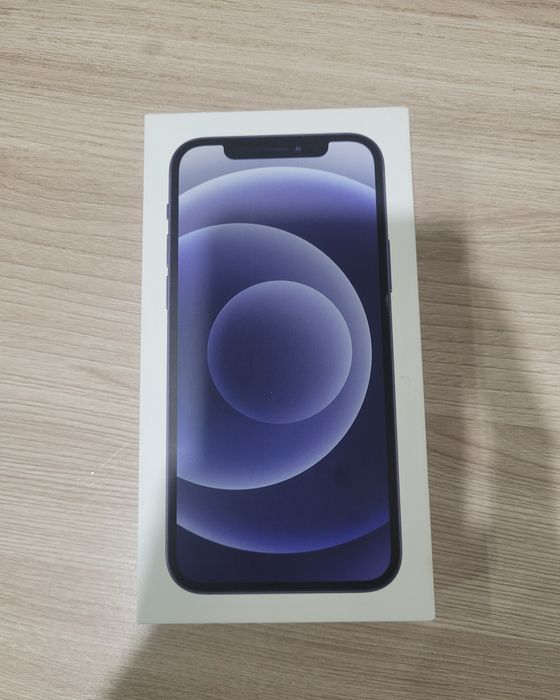 Продам  Айфон 12