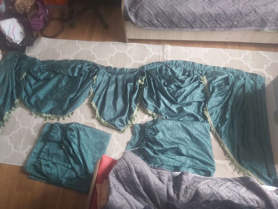 Шторы с ламбрикенами теневые изумрудно зеленного цвета на 4,4.5 метра