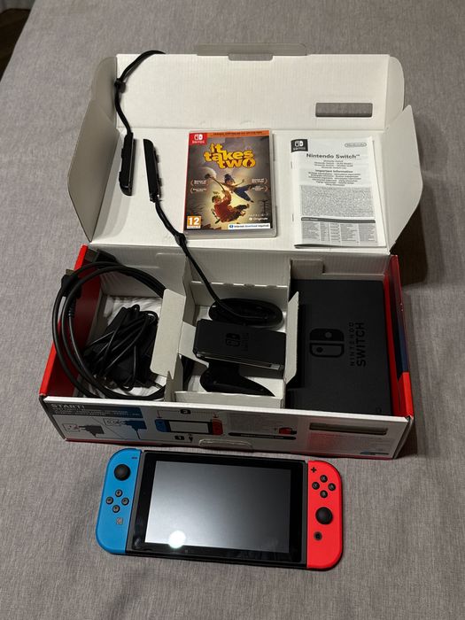 Nintendo Switch, идеальное состояние + игра It Takes Two