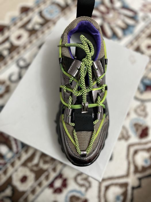 спортивный обувь