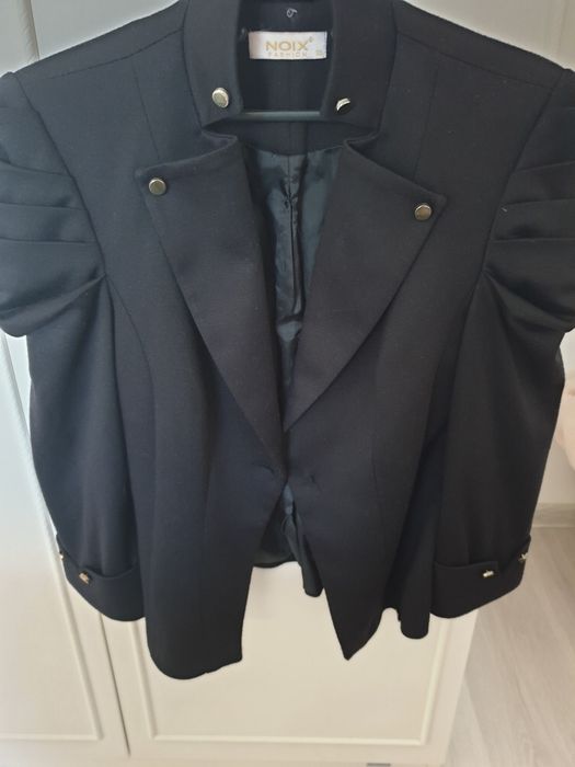 Дамско сако в черно