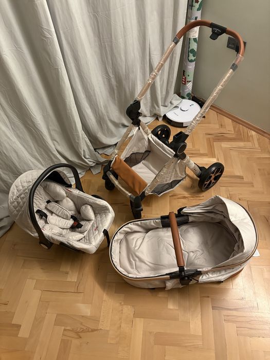 Нова бебешка количка 3 в 1 със столче за кола