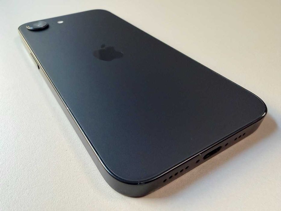  Apple / iPhone 16e 128 Gb / Black / 62 Incarcari