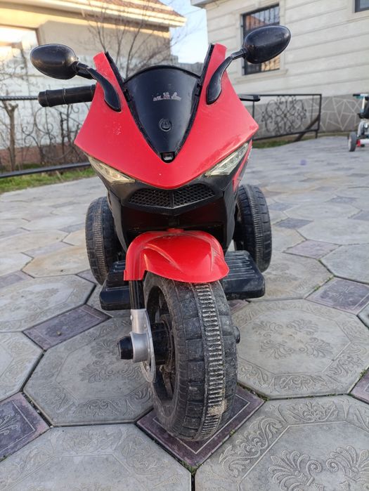 Детский мотоцикл трех колесный