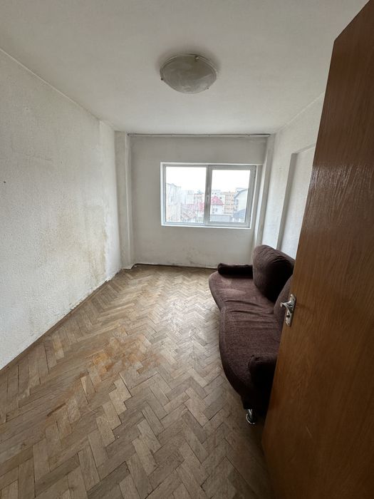 Vand apartament 4 camere zona Episcopiei!