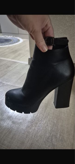 Продам ботильоны 38р