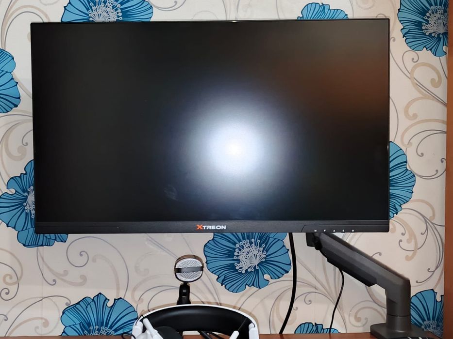 Продам монитор Xtreon