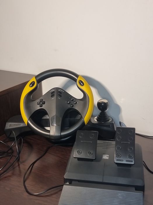 Volan gaming MYRIA cu pedale folosit de 2 ori