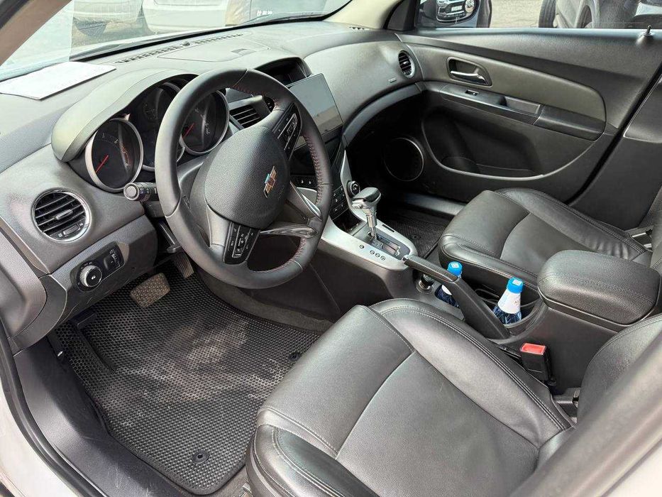Продается Cruze 1.6 хорошее состояние.
