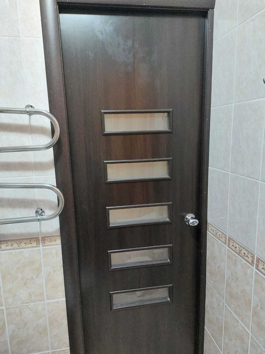 Двери межкомнатные б/у