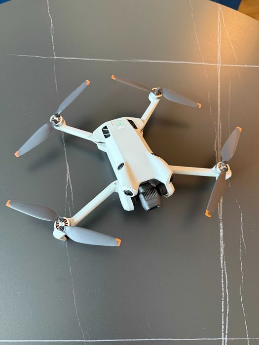 DJI Mini 4 Pro с 3 батерии и станция за зареждане+ DJI RC2 – като нов