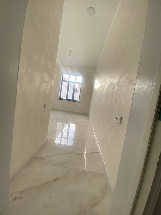 Чиланзар.  в доль дороги.