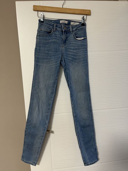 Дънки Guess в безупречно състояние