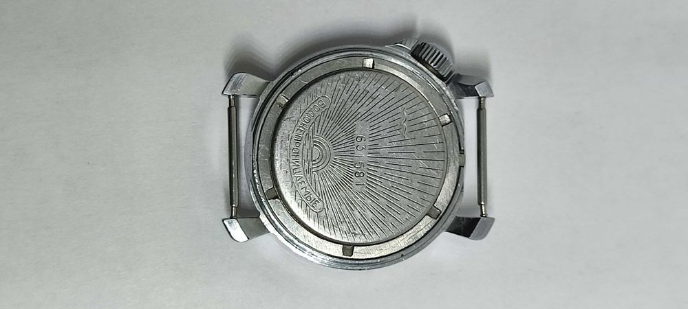 Винтидж Восток КОМАНДИРСКИ механичен водоустойчив часовник 17 камъка