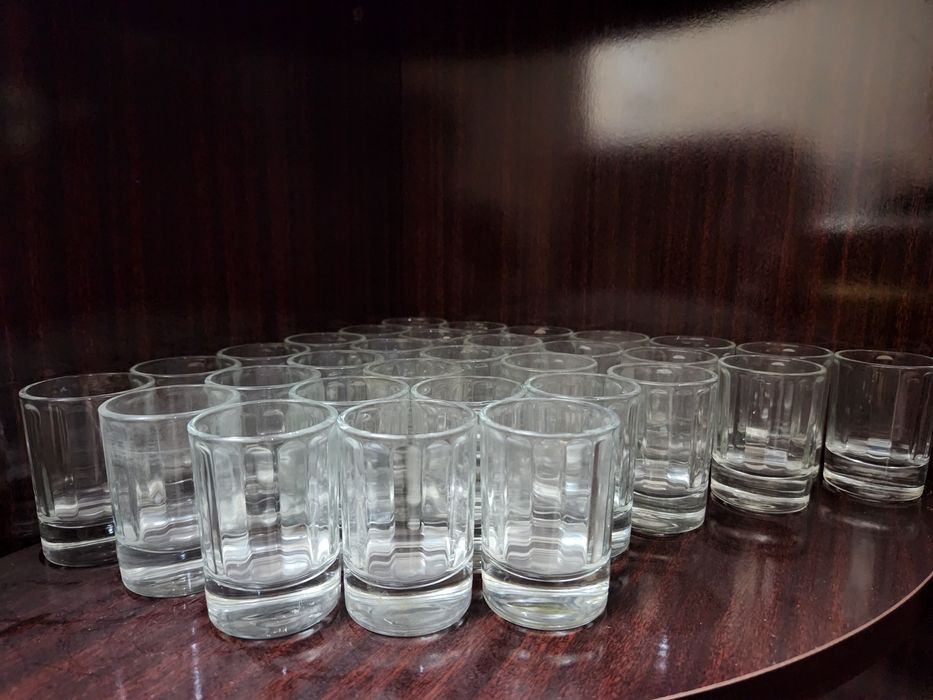 Продам хрустальные рюмки,фруктовницу