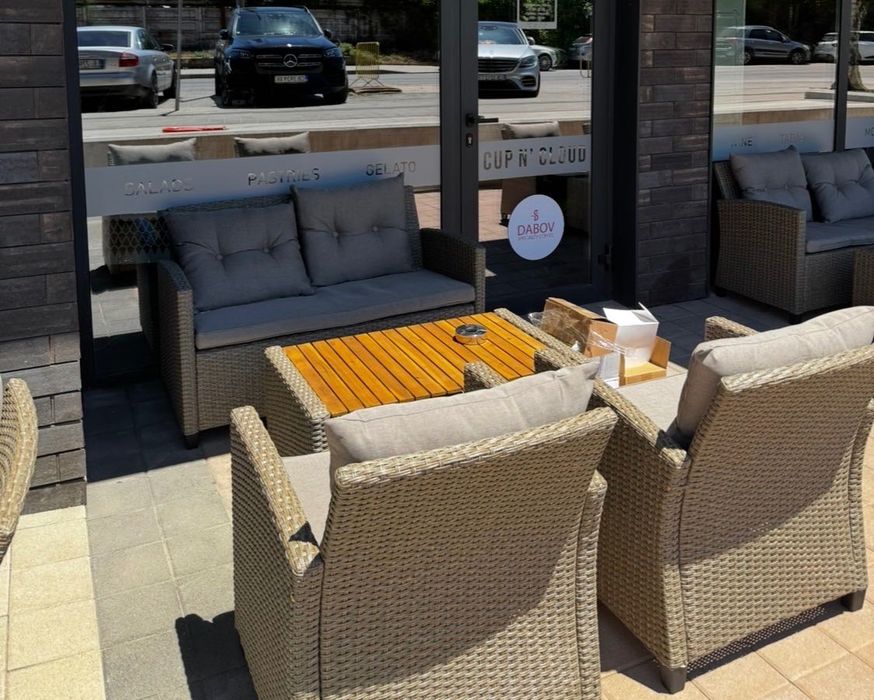 Продавам градински комплект с възглавници