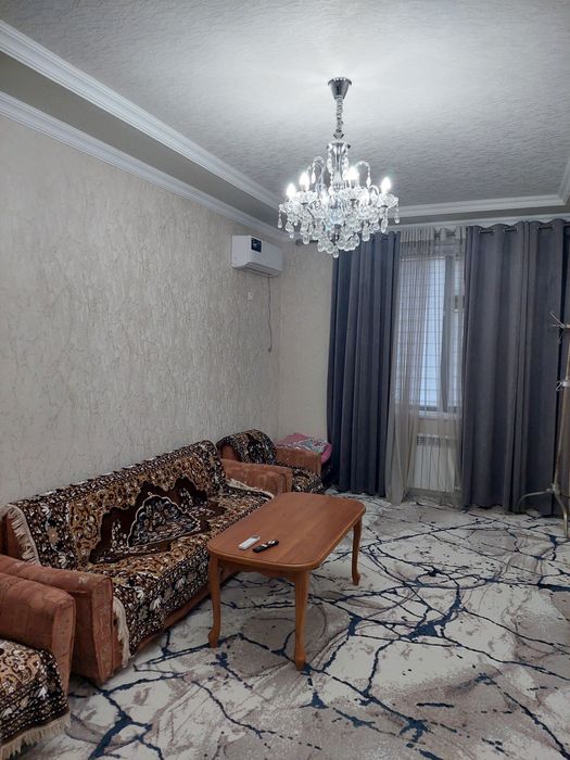 (Navoiy) Yangi hayot 2 xonalik kvartira 1 etaj sotiladi.Jihozlari bn