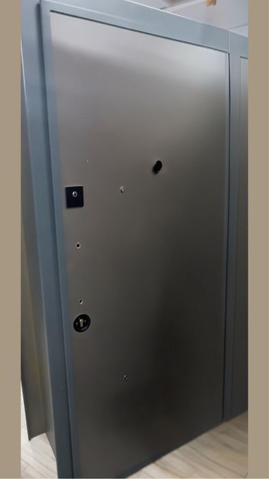 Входна врата с метална каса- Titan