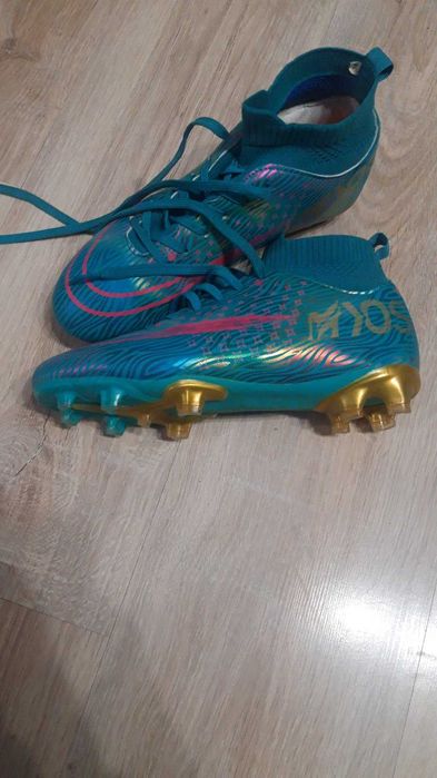 Детски футболни обувки /бутонки ,калеври/