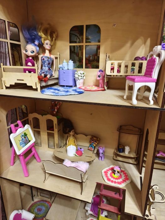 Продается кукольный домик