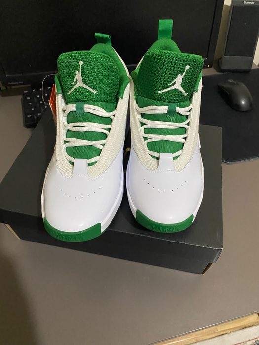 Nike JORDAN Aura max 6