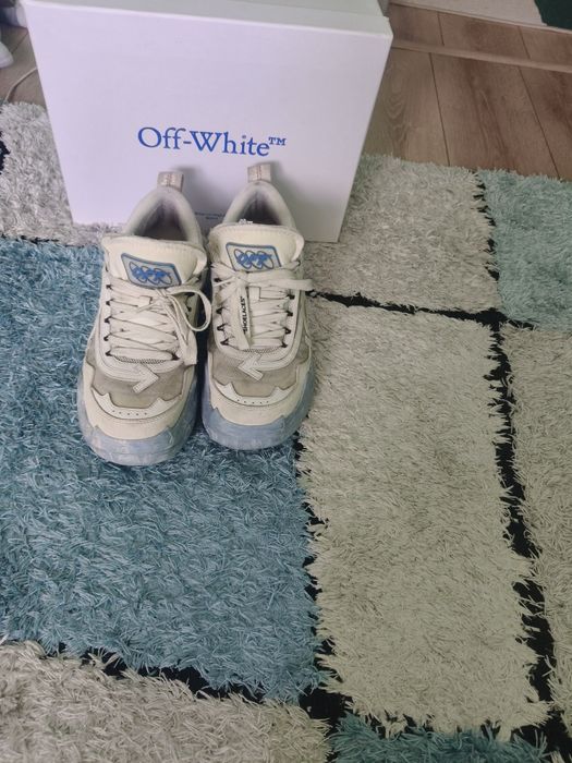Vand off white odsy blue marble
