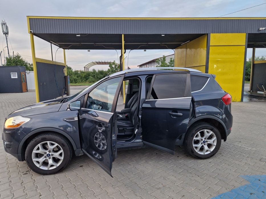 Vand ford kuga din 2010 sau schimb cu VW Passat CC benzina