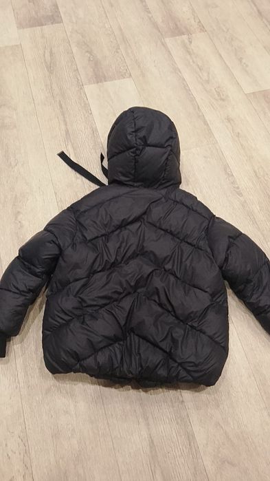 Продам детскую куртку на девочку