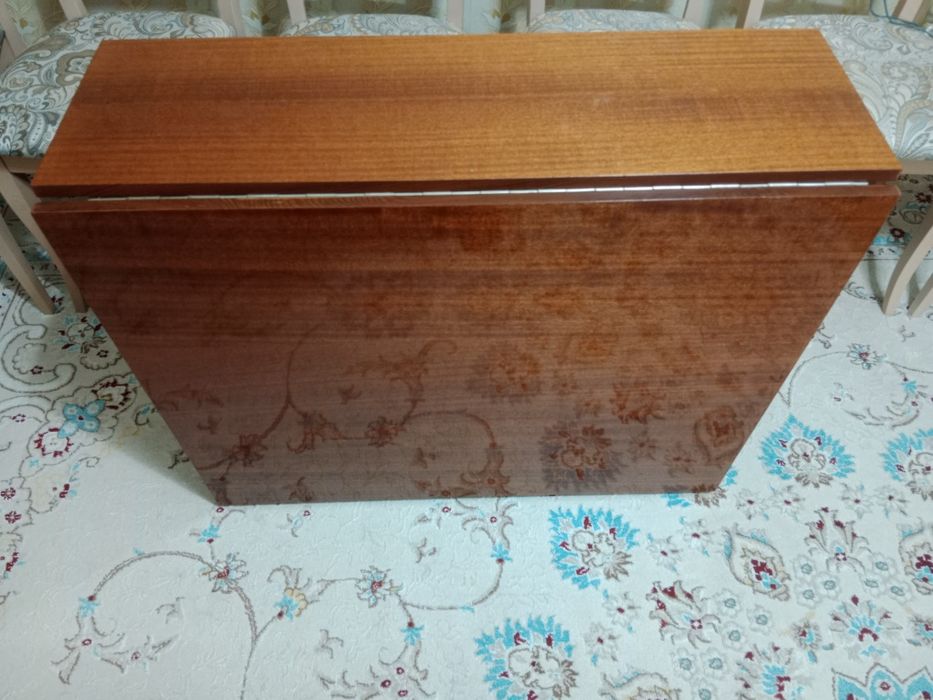 Срочно продам стол книжку