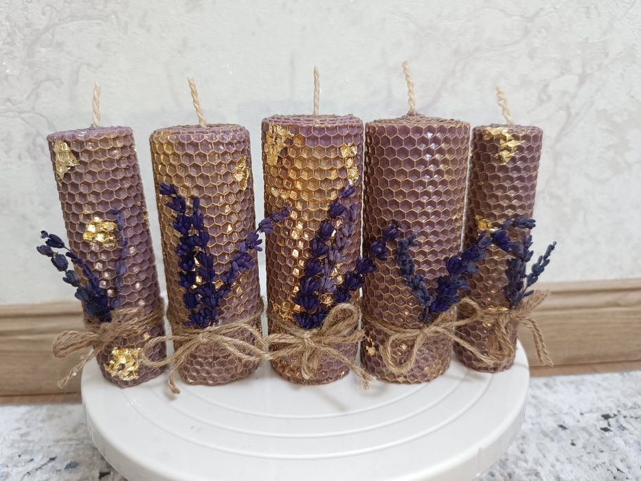 Свеча из вощины с натуральной лаванды