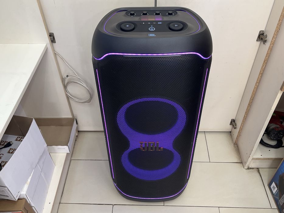 JBL Partybox Ultimate 1100W Гаранция Перфектна
