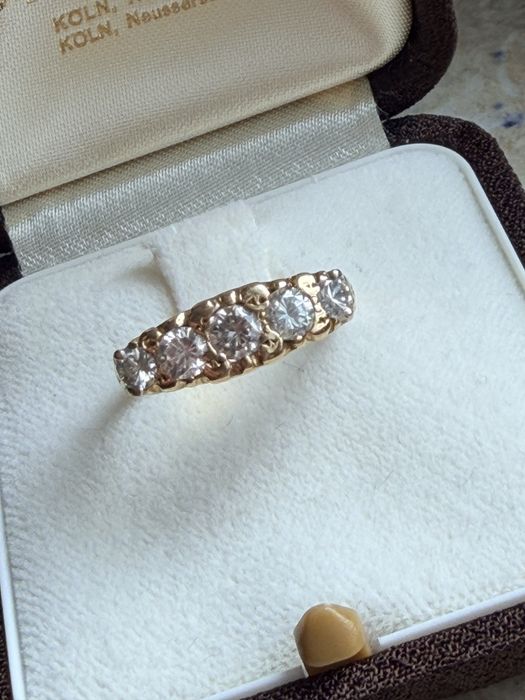 Inel din aur de 18k cu diamante naturale