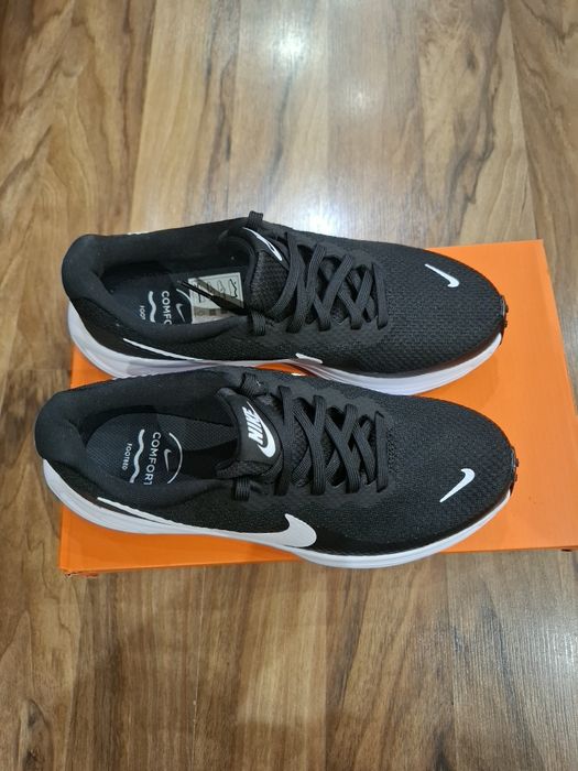 Дамски маратонки Nike Revolution 8