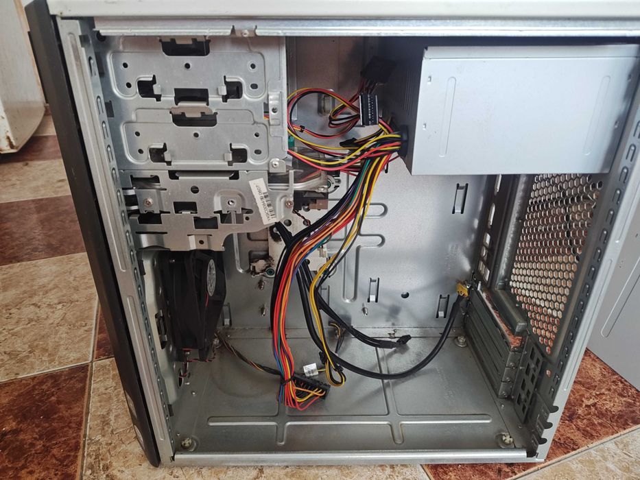 Компютърна Кутия + Захранване и HDD