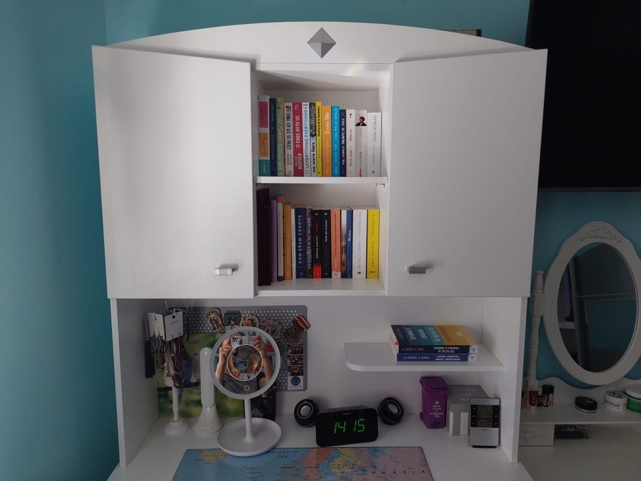 Vând birou cu bibliotecă