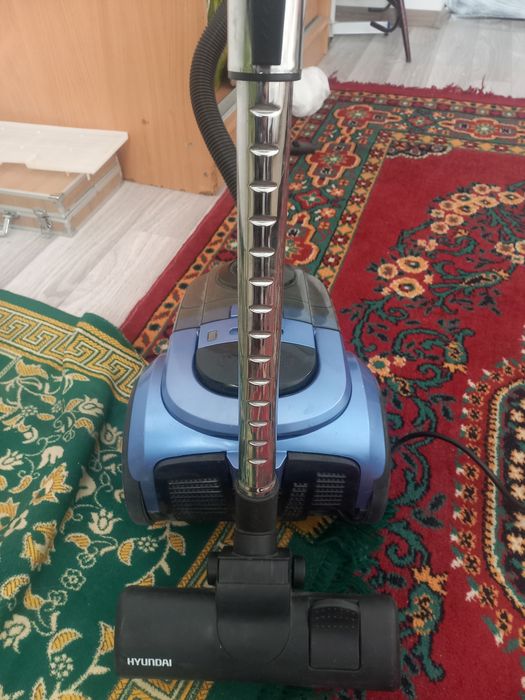 Пылесос HYUNDAI,рабочий