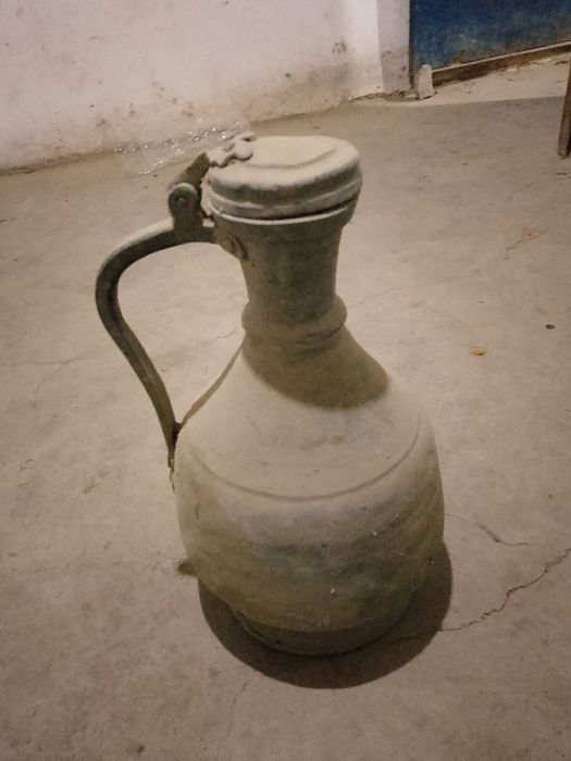 Кадимий буюмлар сотилади нархи келишилган холда