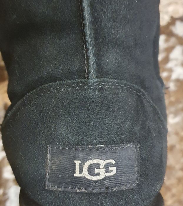 Продам зимнюю обувь УГГИ