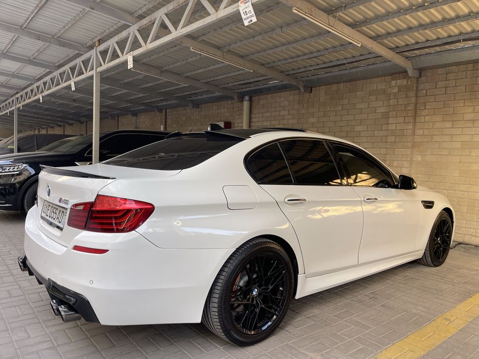 BMW F10 Рейсталинг М5 куринишда