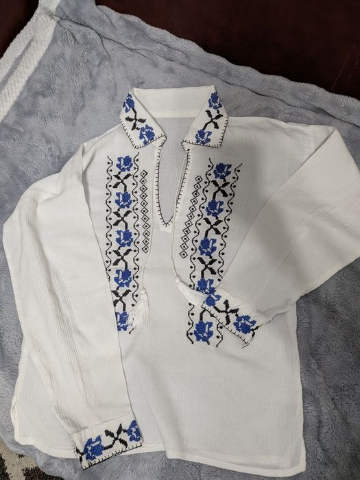 Bluza tradițională și chipiu
